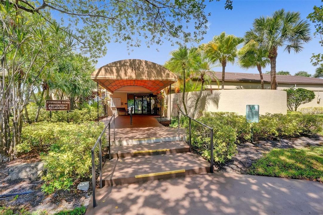 Activo con contrato: $249,000 (2 camas, 2 baños, 1222 Pies cuadrados)