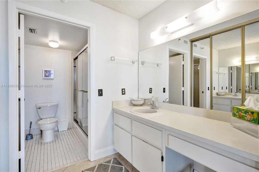 Activo con contrato: $249,000 (2 camas, 2 baños, 1222 Pies cuadrados)