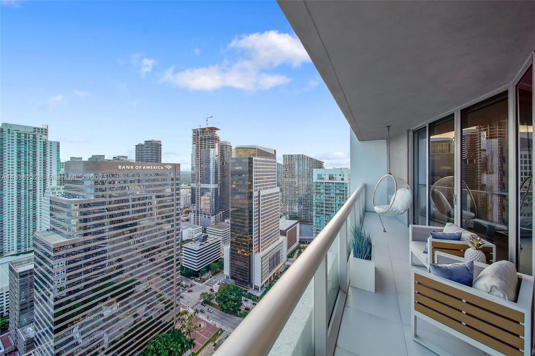 For Rent: $4,695 (1 beds, 1 baths, 1035 Square Feet)