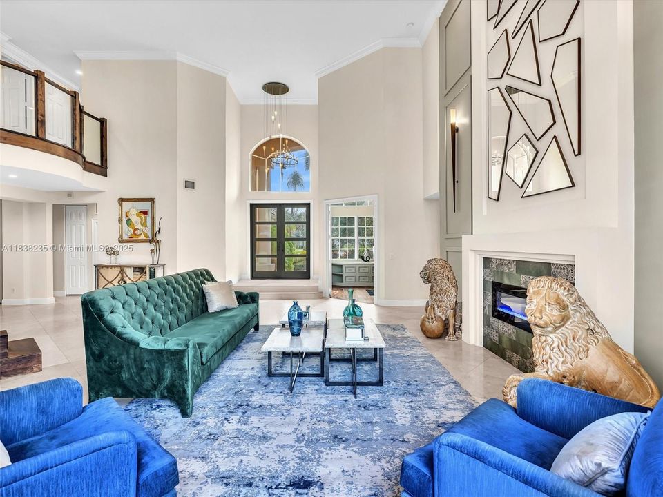 最近售出: $2,250,000 (5 贝兹, 5 浴室, 5060 平方英尺)