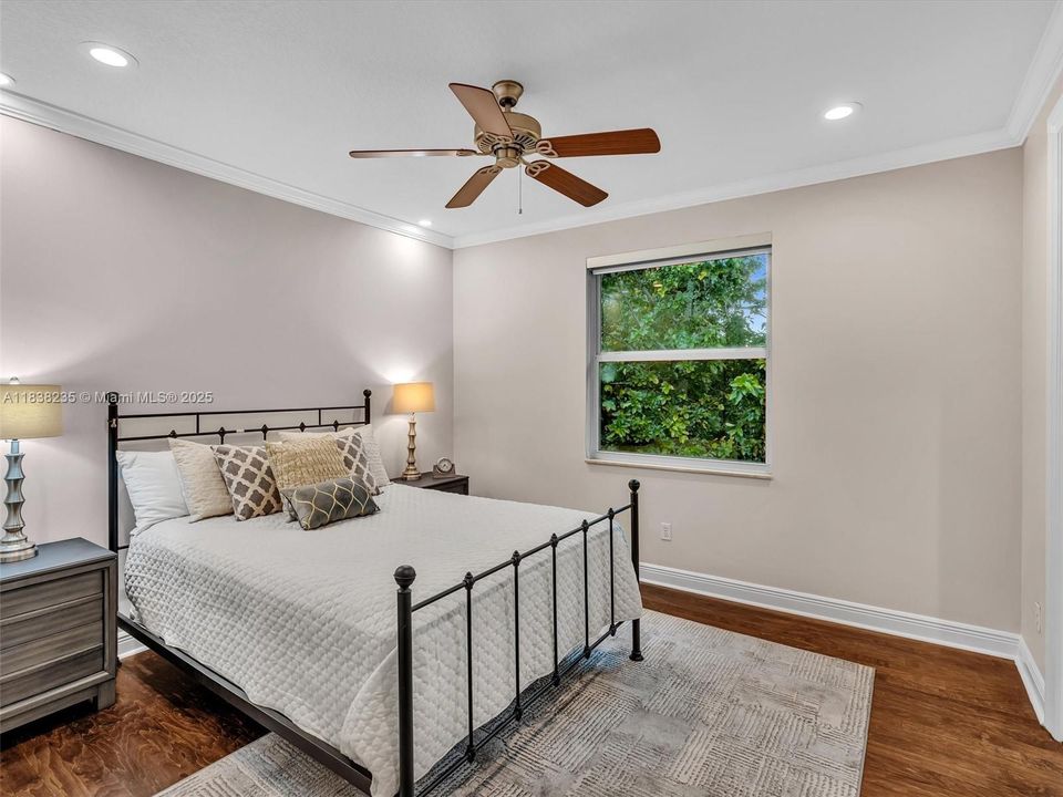 最近售出: $2,250,000 (5 贝兹, 5 浴室, 5060 平方英尺)