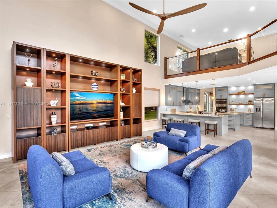 最近售出: $2,250,000 (5 贝兹, 5 浴室, 5060 平方英尺)