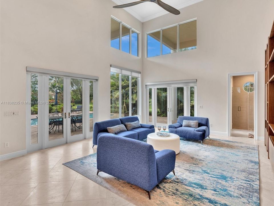 最近售出: $2,250,000 (5 贝兹, 5 浴室, 5060 平方英尺)