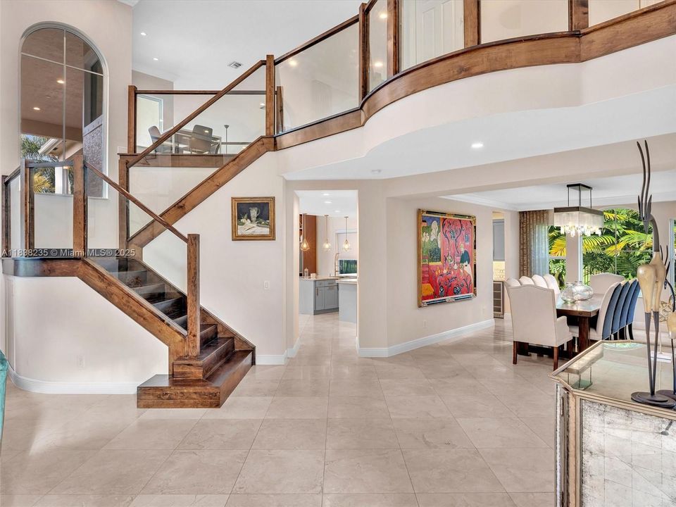 最近售出: $2,250,000 (5 贝兹, 5 浴室, 5060 平方英尺)