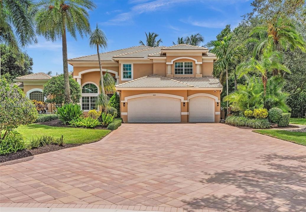 最近售出: $2,250,000 (5 贝兹, 5 浴室, 5060 平方英尺)