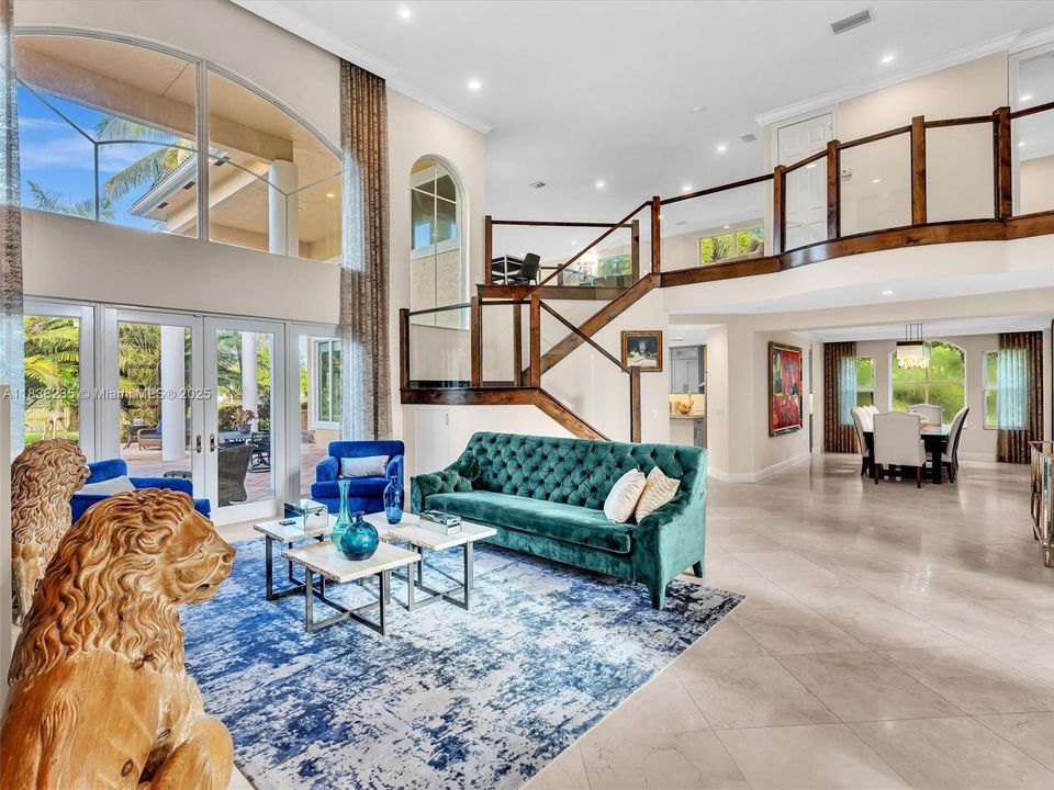 最近售出: $2,250,000 (5 贝兹, 5 浴室, 5060 平方英尺)