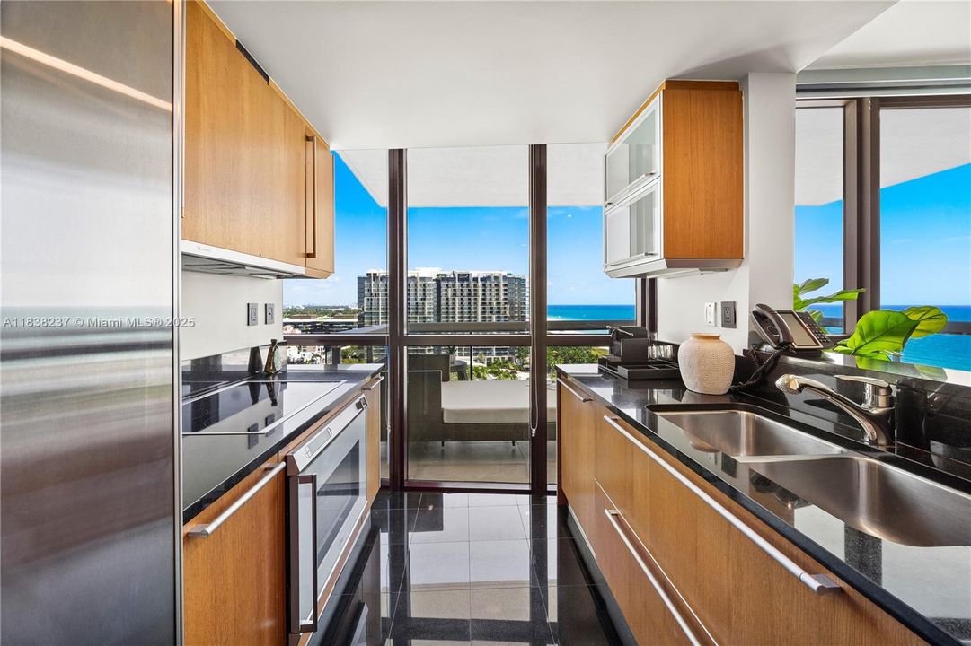 Recently Sold: $2,300,000 (1 beds, 1 baths, 821 Square Feet)