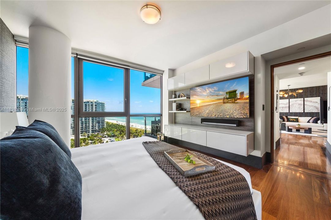 Recently Sold: $2,300,000 (1 beds, 1 baths, 821 Square Feet)