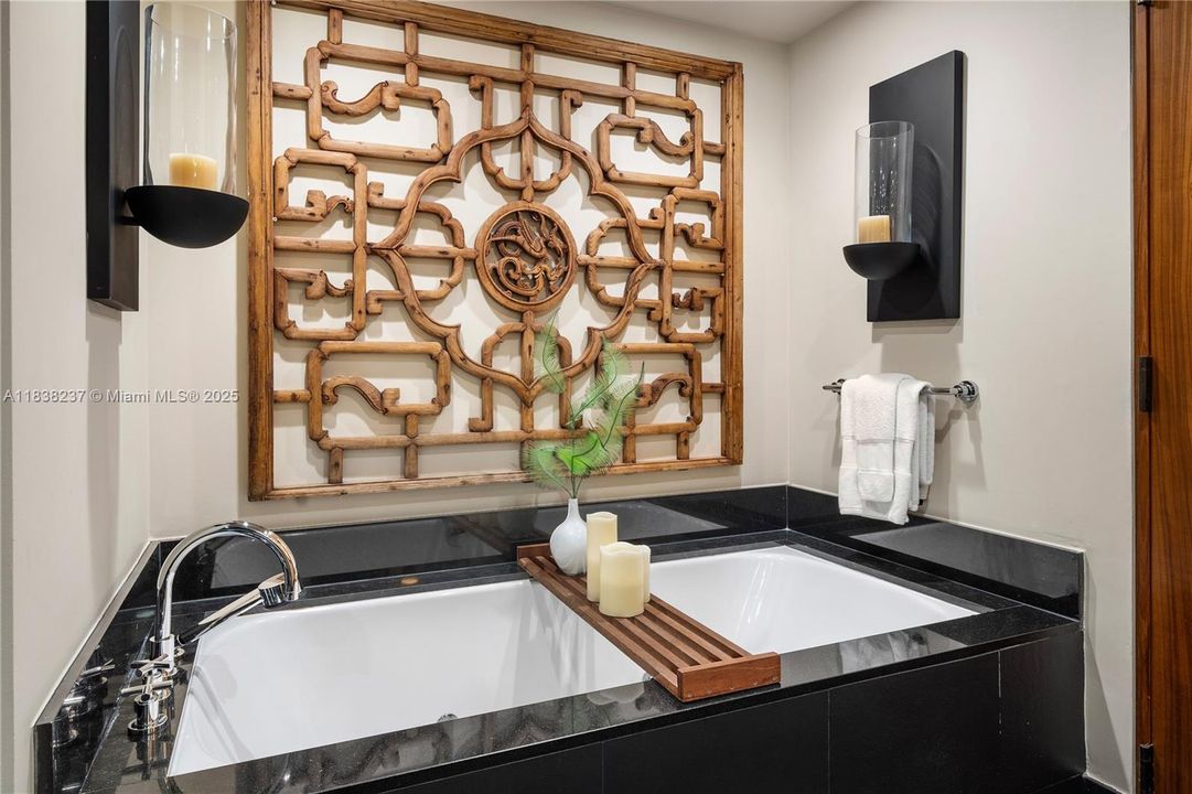 Recently Sold: $2,300,000 (1 beds, 1 baths, 821 Square Feet)