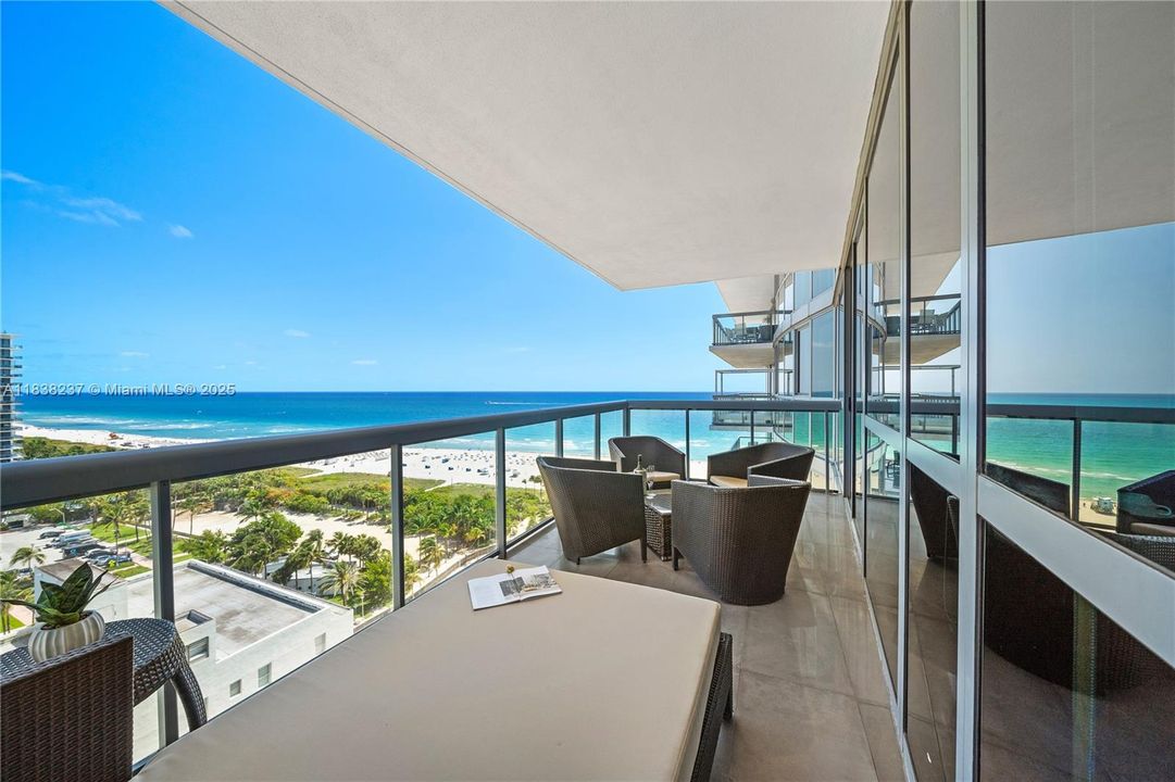Recently Sold: $2,300,000 (1 beds, 1 baths, 821 Square Feet)