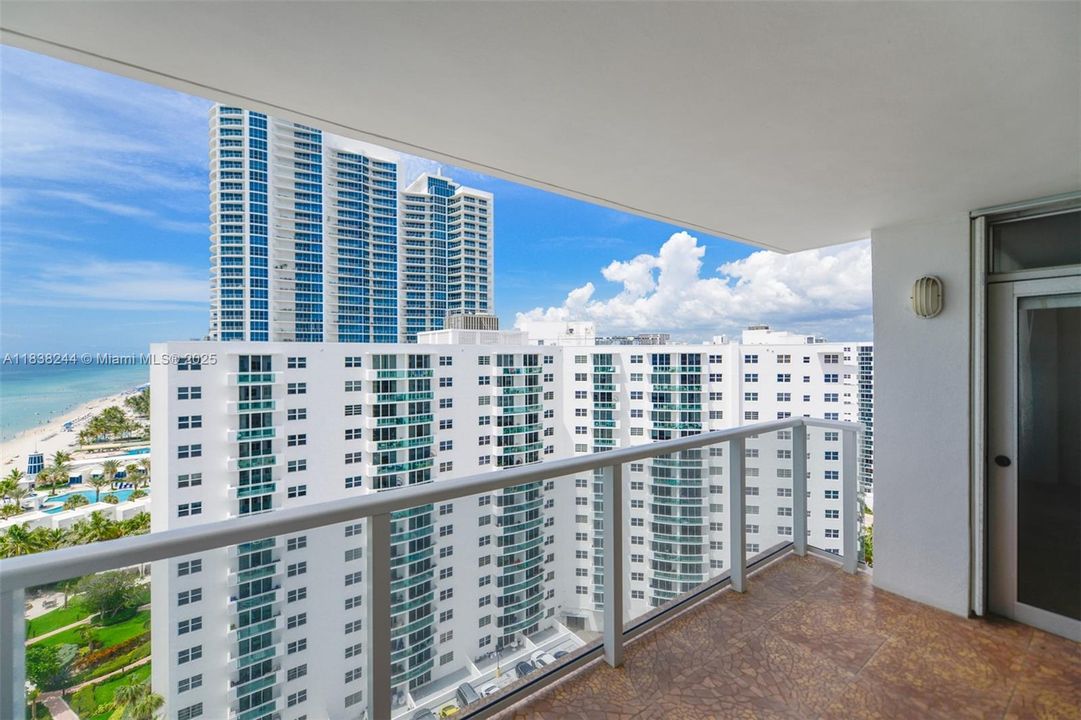 待售: $755,000 (2 贝兹, 2 浴室, 1360 平方英尺)