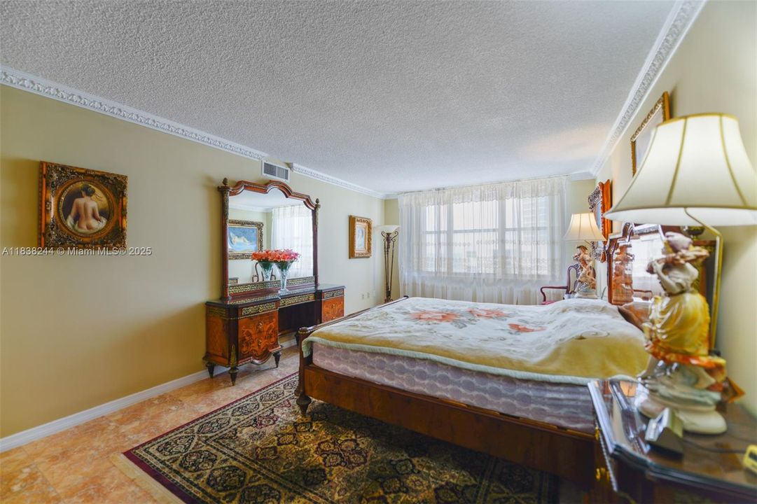 待售: $755,000 (2 贝兹, 2 浴室, 1360 平方英尺)