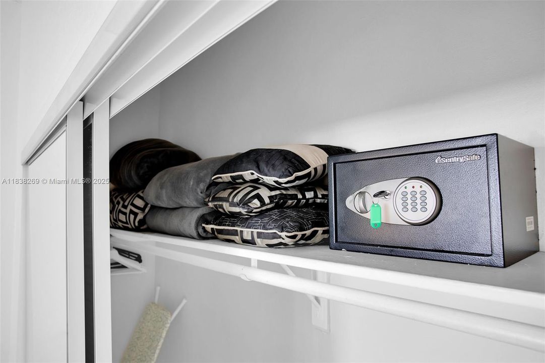 最近售出: $425,000 (1 贝兹, 1 浴室, 789 平方英尺)