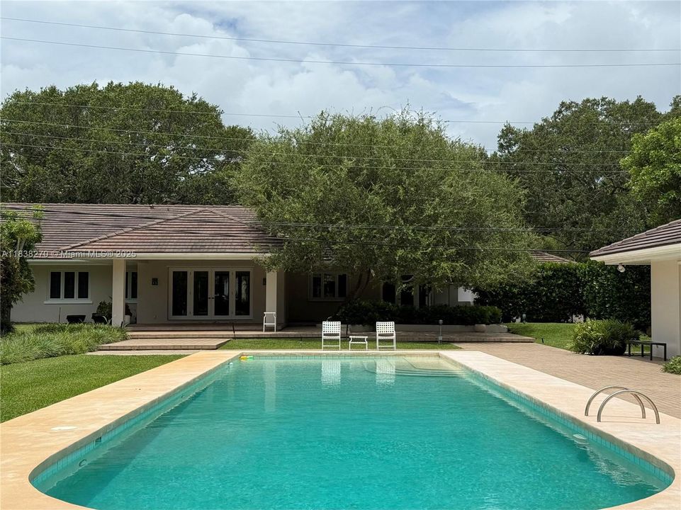 最近售出: $4,500,000 (5 贝兹, 5 浴室, 4188 平方英尺)