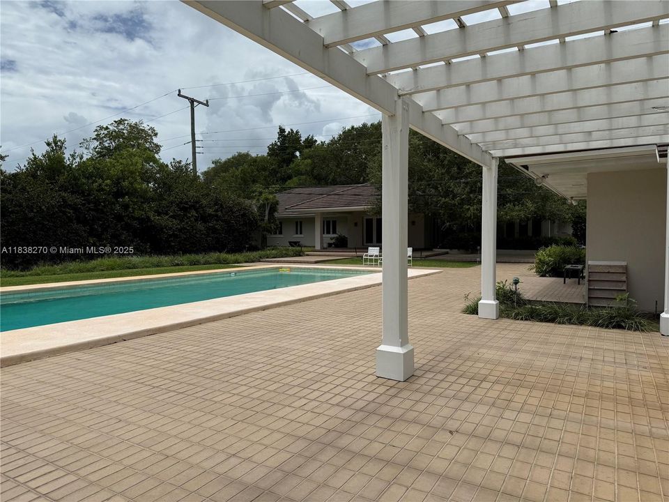 最近售出: $4,500,000 (5 贝兹, 5 浴室, 4188 平方英尺)