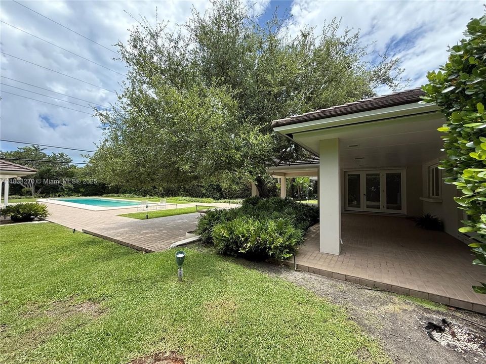 最近售出: $4,500,000 (5 贝兹, 5 浴室, 4188 平方英尺)