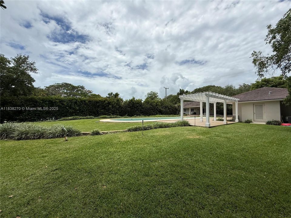 最近售出: $4,500,000 (5 贝兹, 5 浴室, 4188 平方英尺)