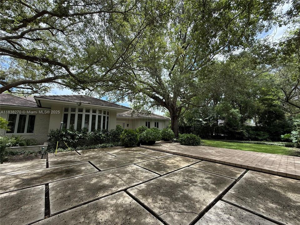 最近售出: $4,500,000 (5 贝兹, 5 浴室, 4188 平方英尺)