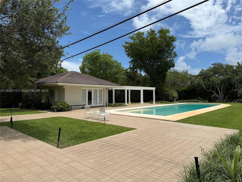 最近售出: $4,500,000 (5 贝兹, 5 浴室, 4188 平方英尺)