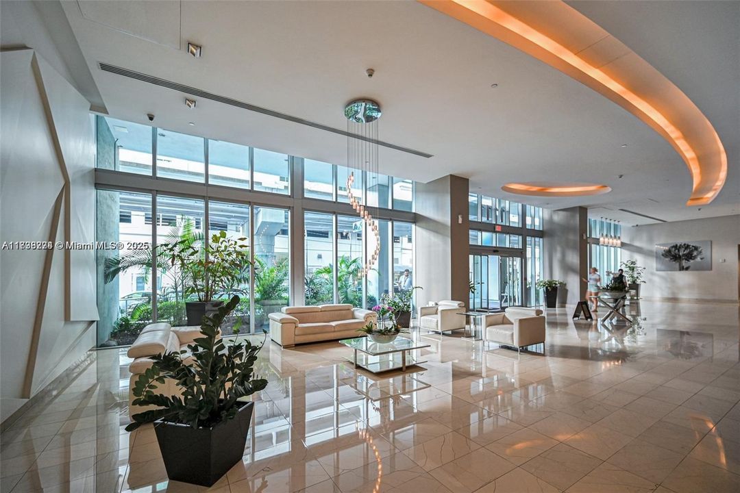 На продажу: $599,999 (2 спален, 2 ванн, 1013 Квадратных фут)