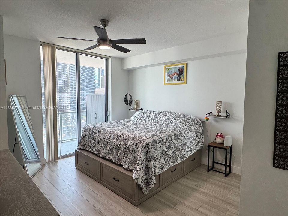 На продажу: $599,999 (2 спален, 2 ванн, 1013 Квадратных фут)