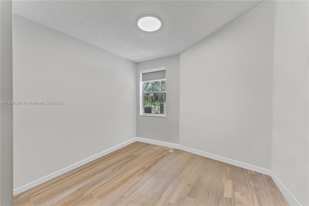 Под контрактом: $449,000 (4 спален, 2 ванн, 1953 Квадратных фут)