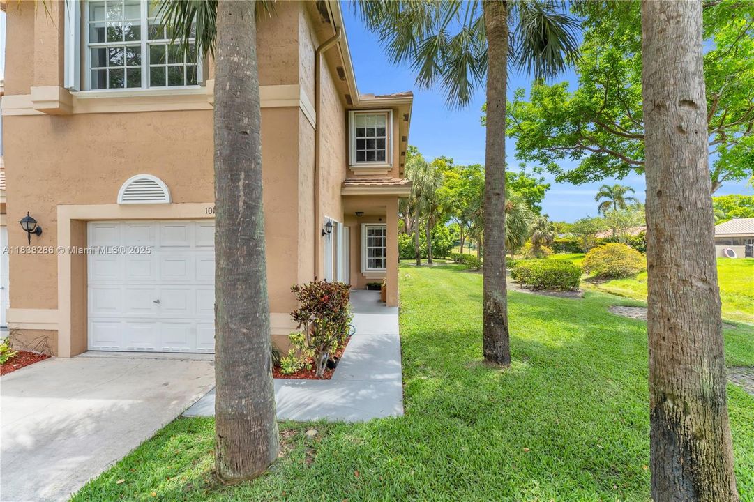 Под контрактом: $449,000 (4 спален, 2 ванн, 1953 Квадратных фут)