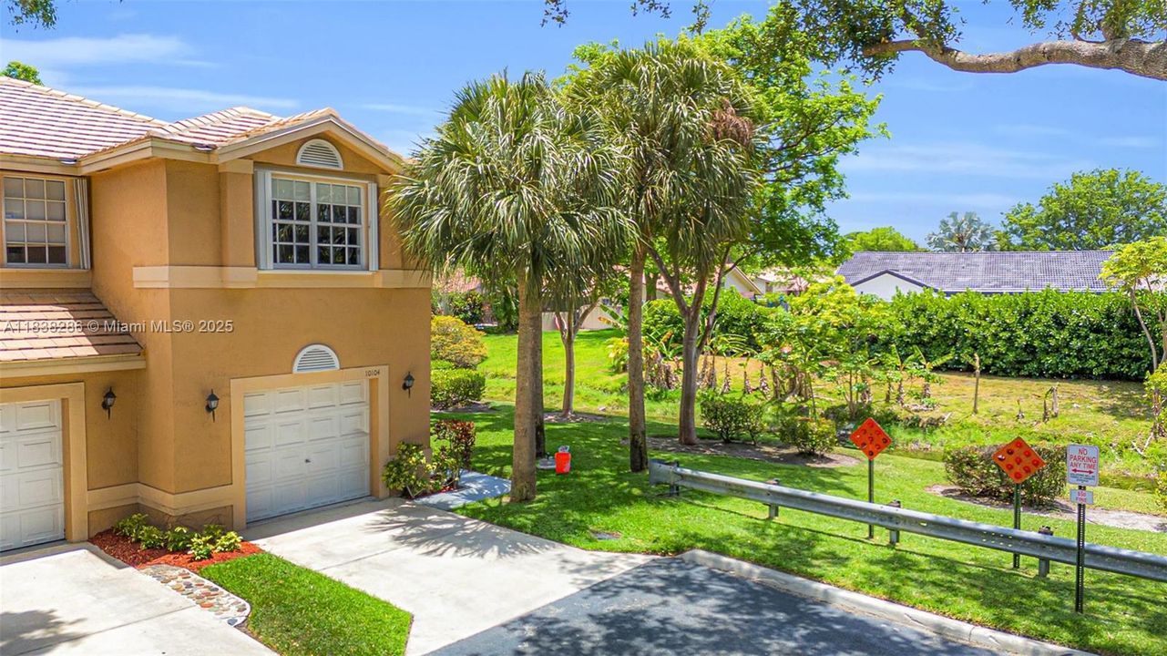 Под контрактом: $449,000 (4 спален, 2 ванн, 1953 Квадратных фут)