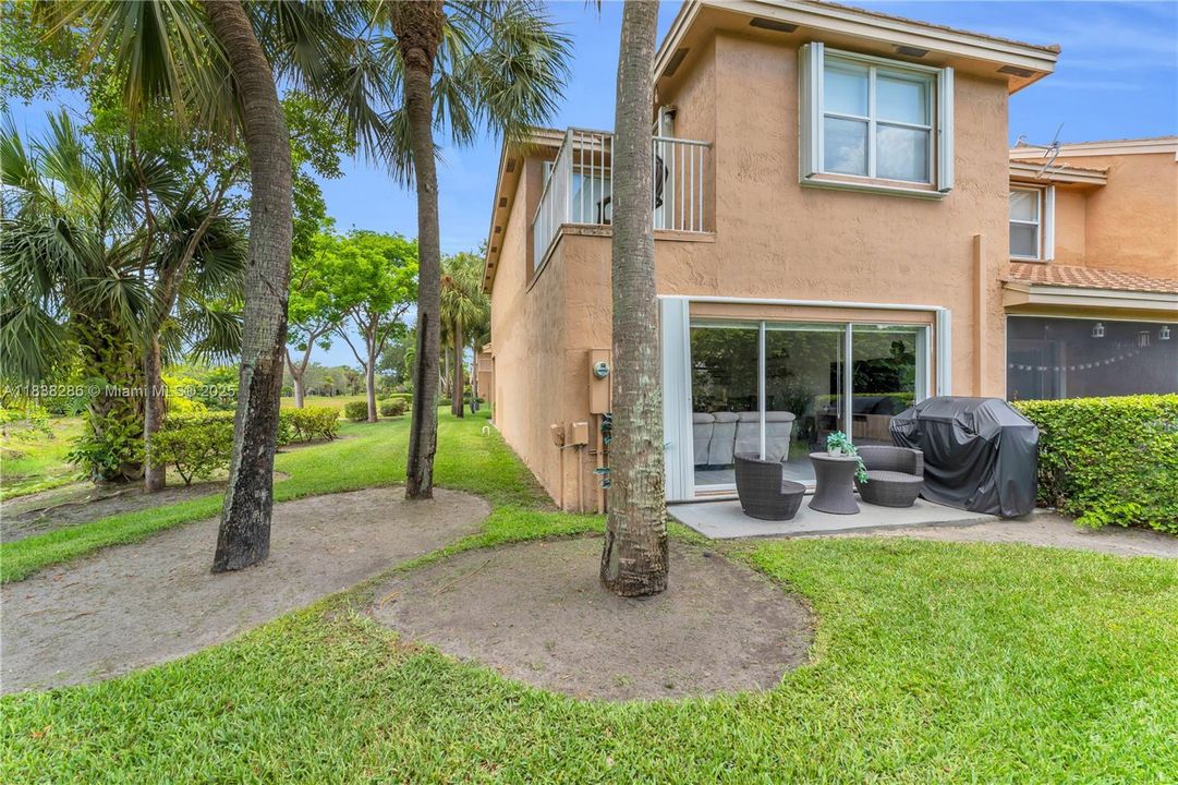 Под контрактом: $449,000 (4 спален, 2 ванн, 1953 Квадратных фут)