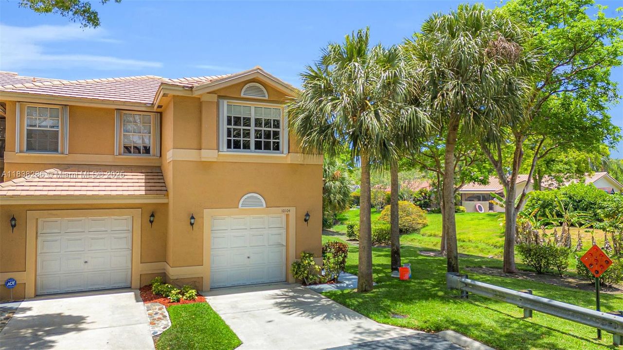 Под контрактом: $449,000 (4 спален, 2 ванн, 1953 Квадратных фут)