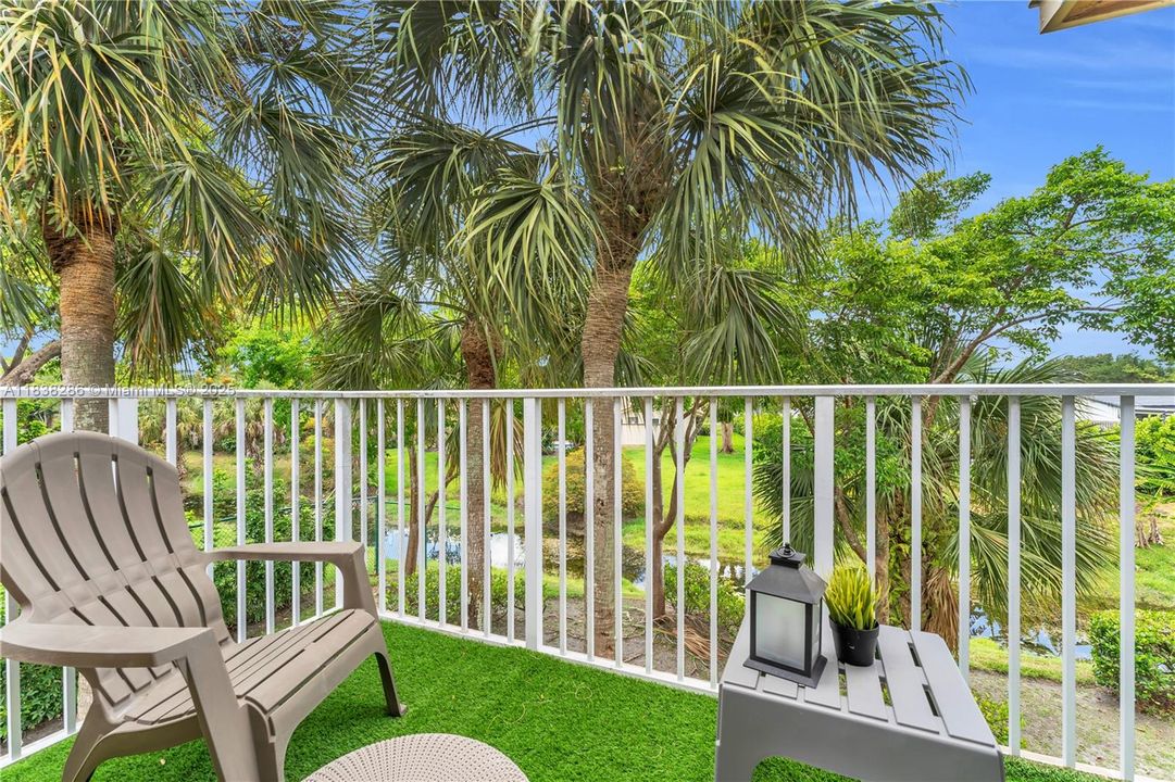 Под контрактом: $449,000 (4 спален, 2 ванн, 1953 Квадратных фут)