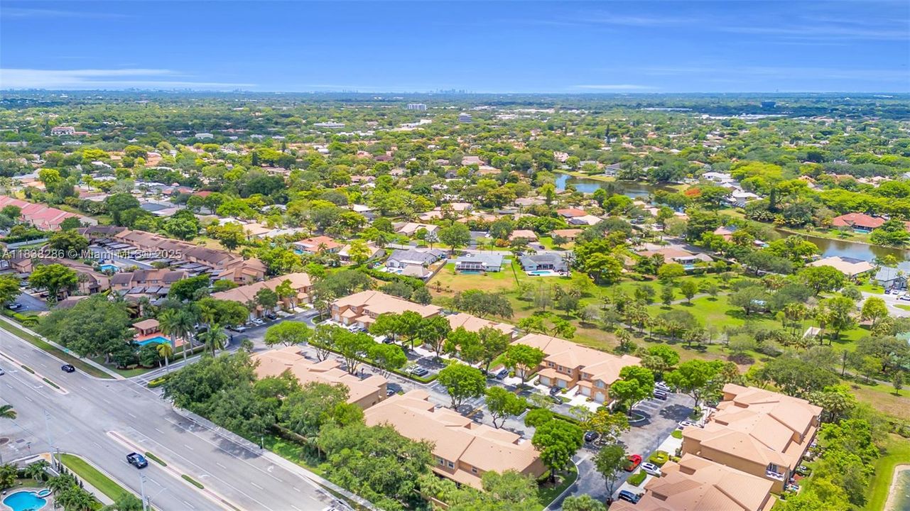 Под контрактом: $449,000 (4 спален, 2 ванн, 1953 Квадратных фут)