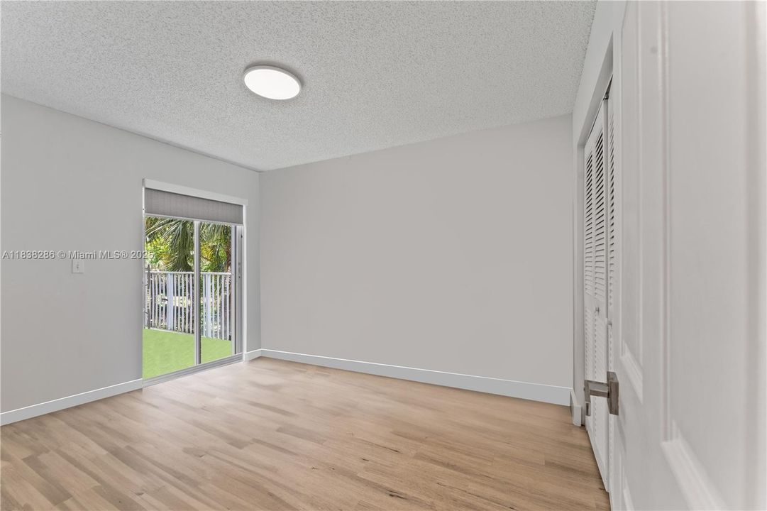 Под контрактом: $449,000 (4 спален, 2 ванн, 1953 Квадратных фут)