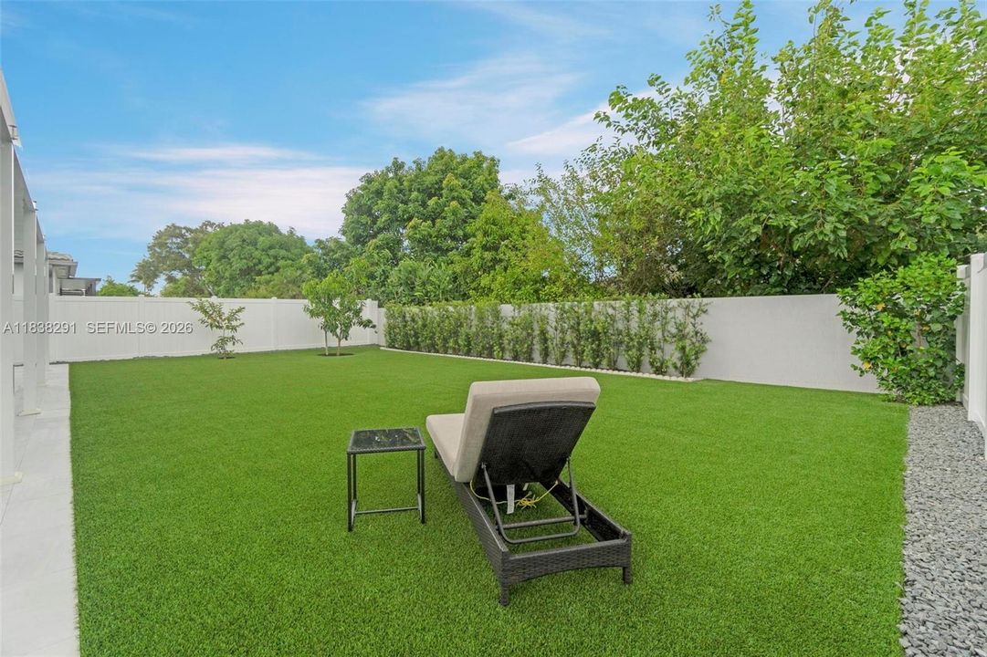 For Sale: $799,000 (5 beds, 3 baths, 2640 Square Feet)
