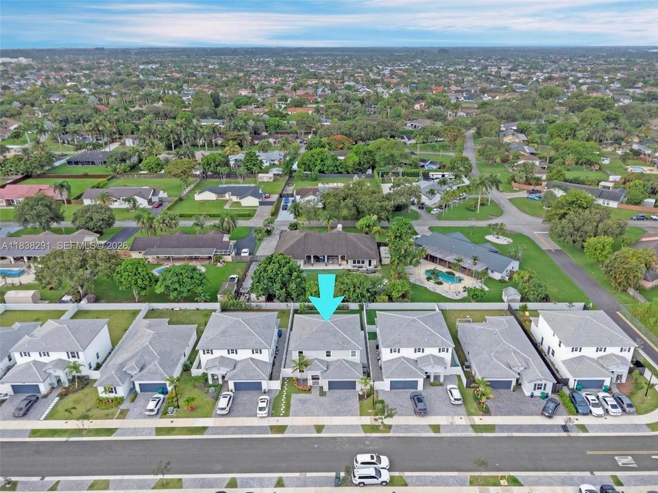 For Sale: $799,000 (5 beds, 3 baths, 2640 Square Feet)