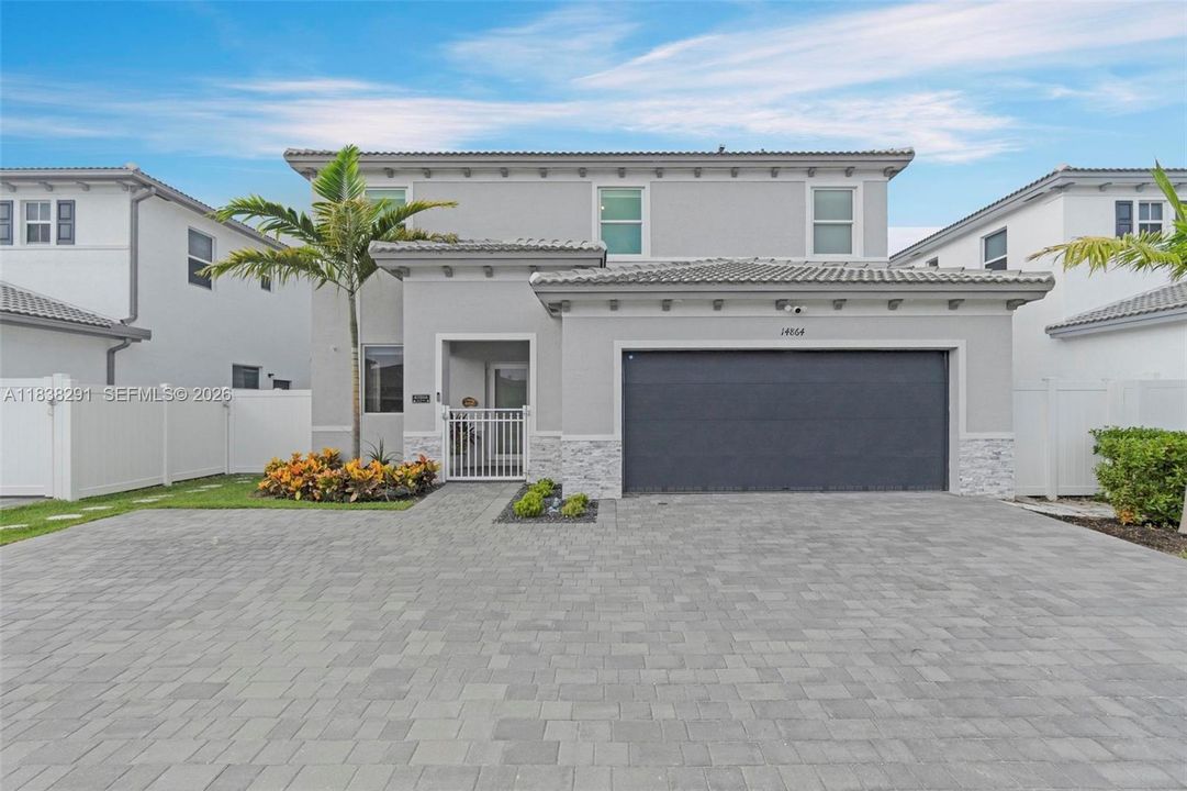 For Sale: $799,000 (5 beds, 3 baths, 2640 Square Feet)