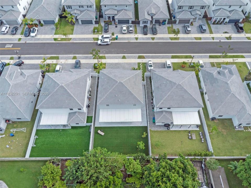 For Sale: $799,000 (5 beds, 3 baths, 2640 Square Feet)