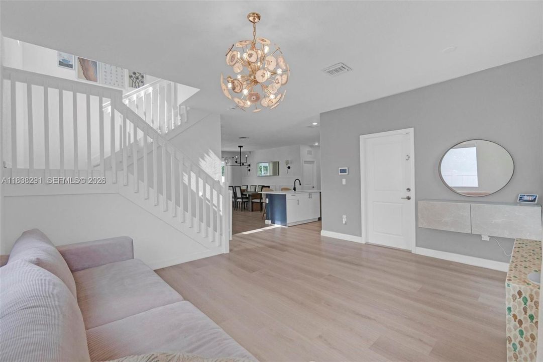 For Sale: $799,000 (5 beds, 3 baths, 2640 Square Feet)