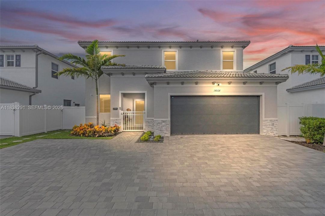 For Sale: $799,000 (5 beds, 3 baths, 2640 Square Feet)