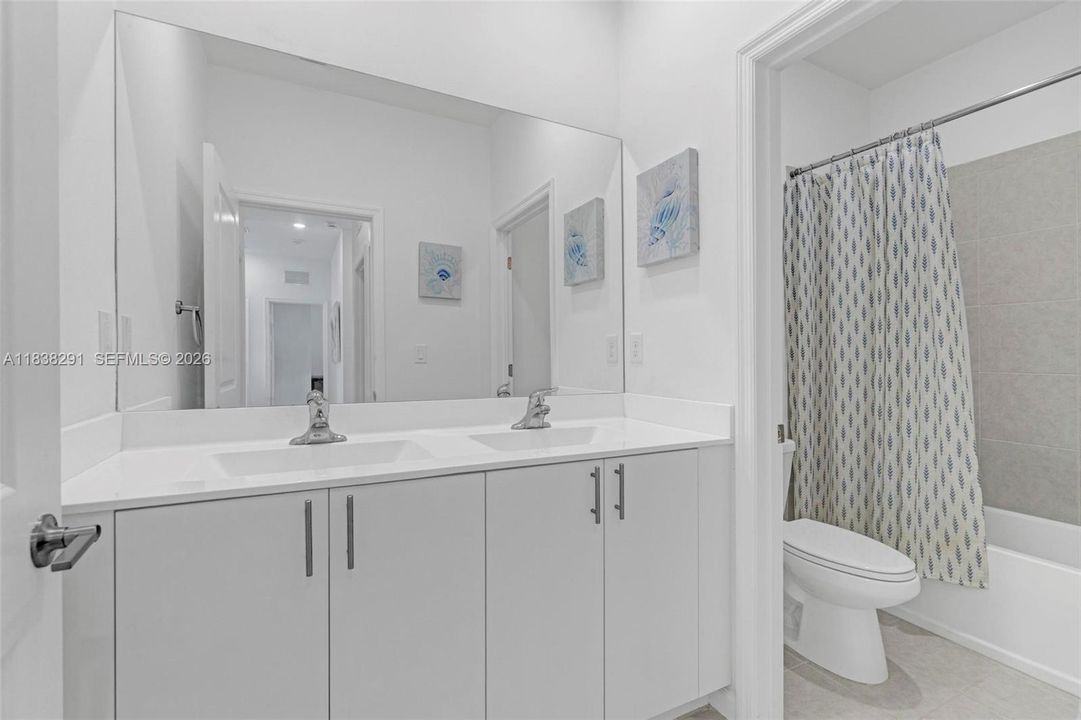 For Sale: $799,000 (5 beds, 3 baths, 2640 Square Feet)