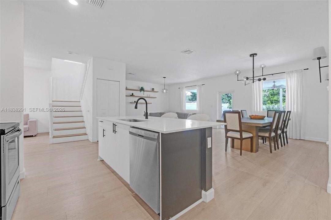 For Sale: $799,000 (5 beds, 3 baths, 2640 Square Feet)