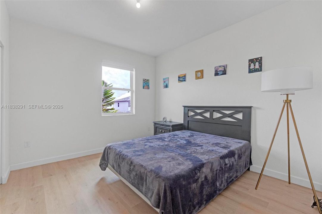 For Sale: $799,000 (5 beds, 3 baths, 2640 Square Feet)