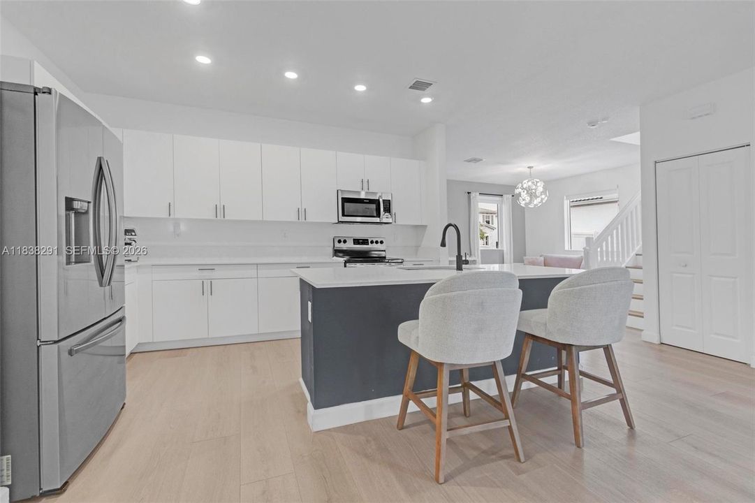 For Sale: $799,000 (5 beds, 3 baths, 2640 Square Feet)
