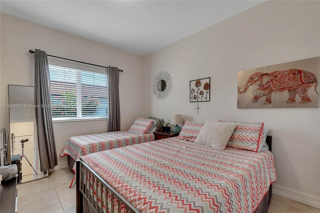 4th Bedroom Approx measurements:10.11 x 14.3