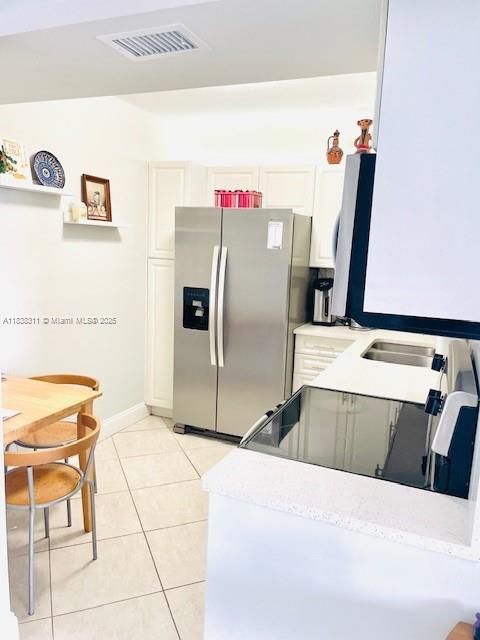 For Sale: $310,000 (2 beds, 2 baths, 996 Square Feet)