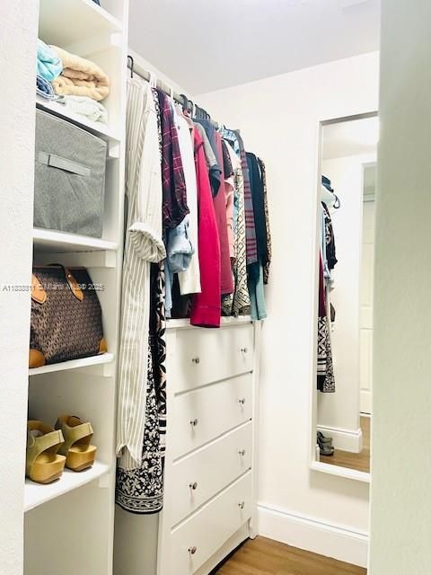 For Sale: $310,000 (2 beds, 2 baths, 996 Square Feet)