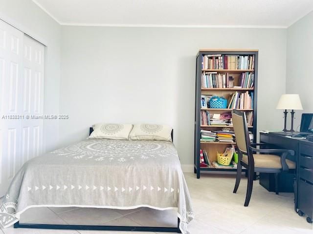 For Sale: $310,000 (2 beds, 2 baths, 996 Square Feet)