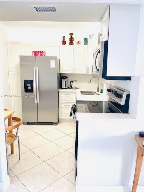 For Sale: $310,000 (2 beds, 2 baths, 996 Square Feet)