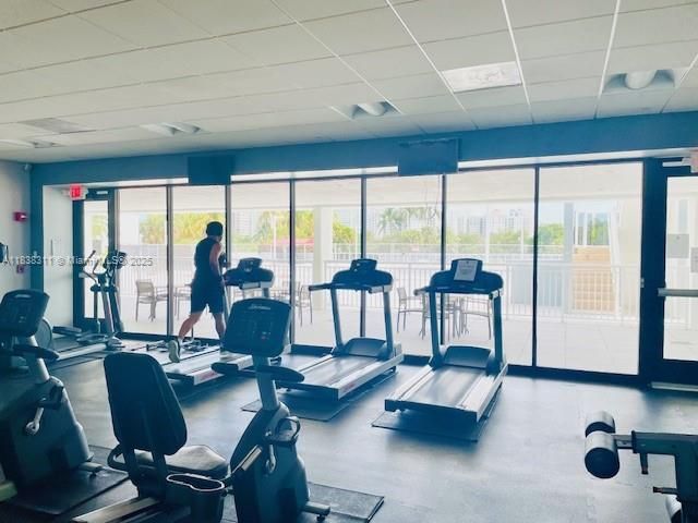 For Sale: $310,000 (2 beds, 2 baths, 996 Square Feet)