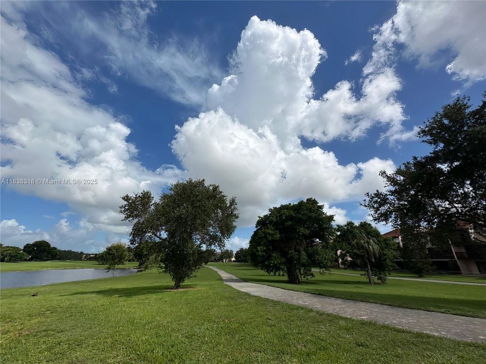 Recently Sold: $320,000 (2 beds, 2 baths, 994 Square Feet)